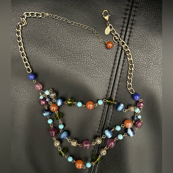 Two piece set 2028 beaded necklace and matching earrings - Picture 8 of 10